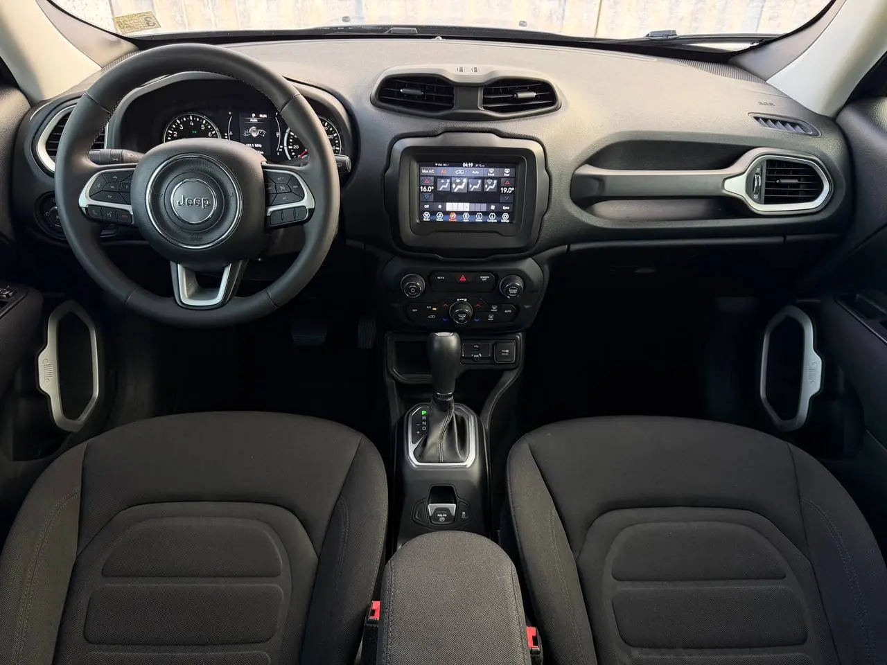 Jeep Renegade Latitude 2.4 - фото 2