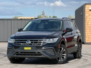Чорний Volkswagen Tiguan 2024 - вигляд спереду